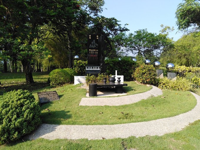 Private landscaped memorial setting at Nirvana Melaka