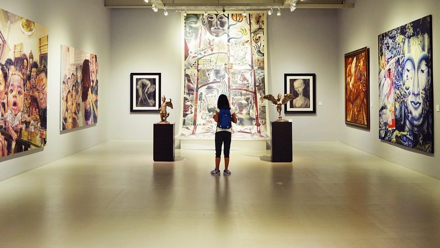 how-to-organize-an-art-exhibit-886x500
